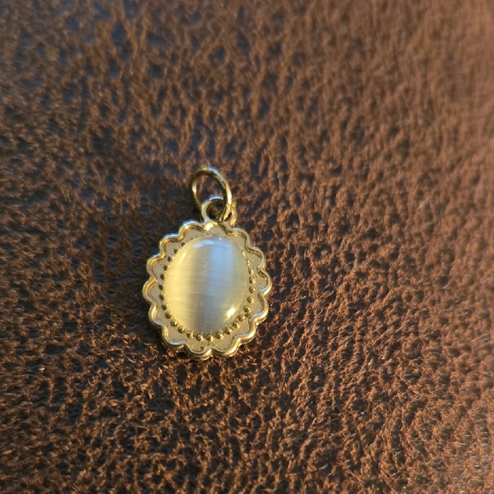 Vintage Silver Cat’s Eye Pendant